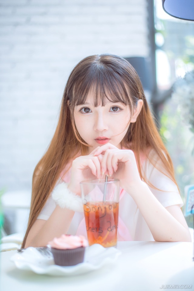 从此以后，刘协在自己手中的弊端反而大过了他所带来的利益，甚至还甩不脱，如果可以，曹操真想把这个麻烦扔给吕布，让吕布自己去折腾，但很显然，如果他真那么做了，等于让吕布连大义都占住了。